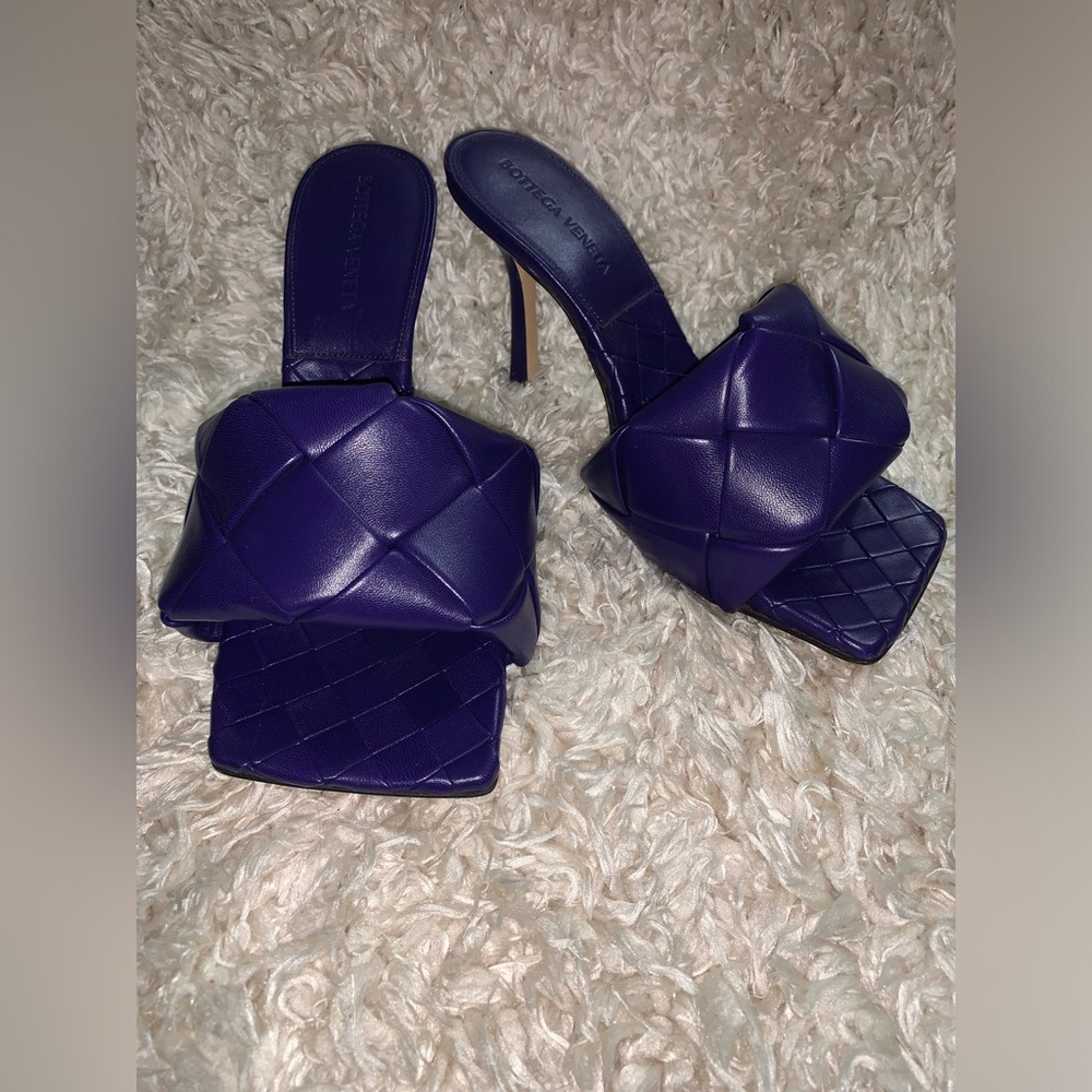 BOTTEGA VENETA Lido Mule Sandals (6.5US/36.5EU; Unicorn)